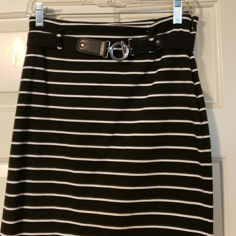 Black and white striped knit skirt with belt
